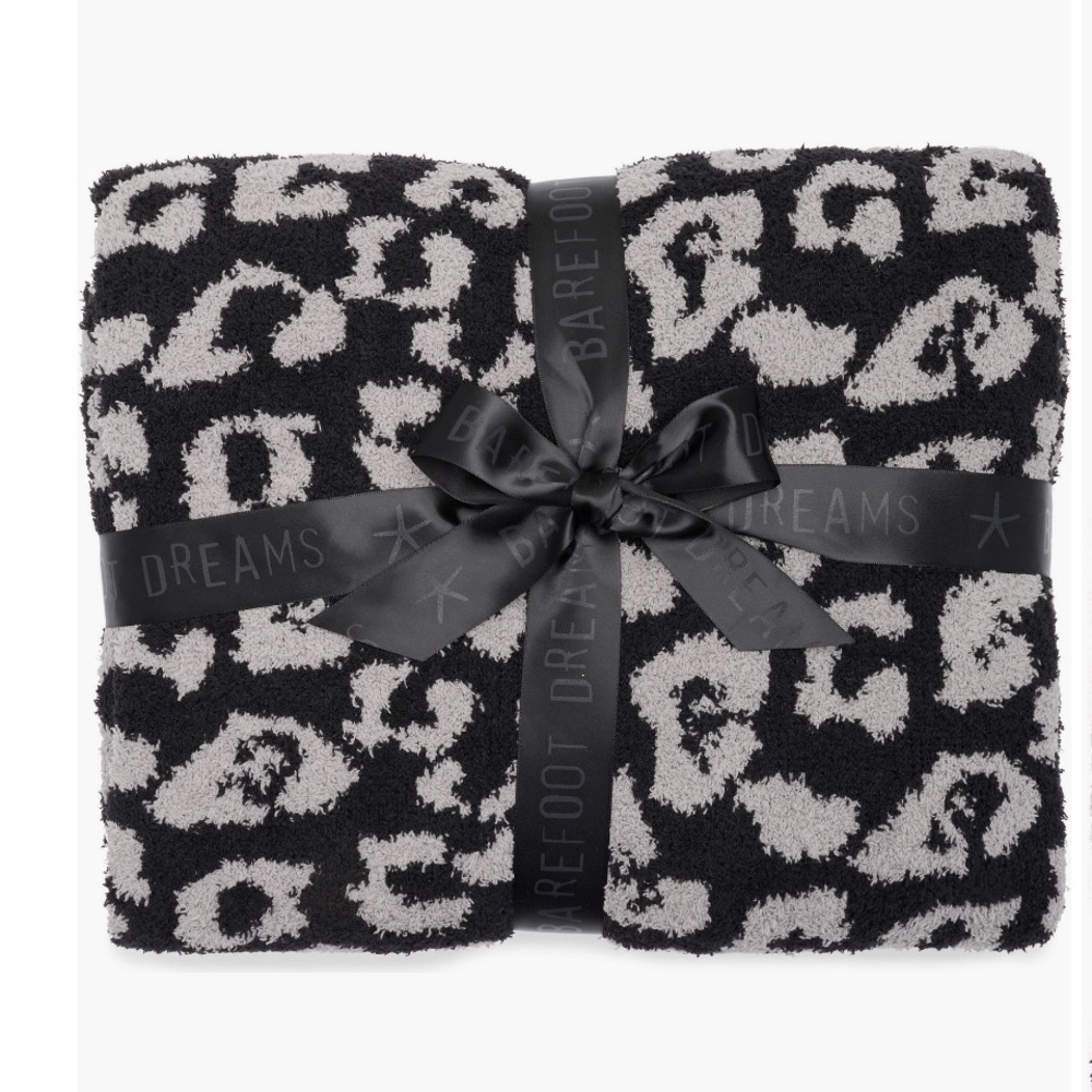 NWT Barefoot Dreams CozyChic
Leopard print Blanket - dove gray/black- 45 x 60